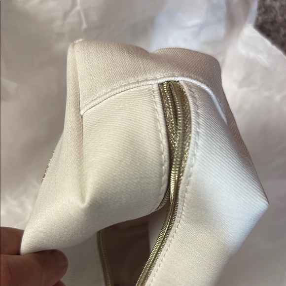 Christian Dior Authentic White Canvas Cosmetic Bag zippered embroidered Luxuriou - Picture 4 of 5